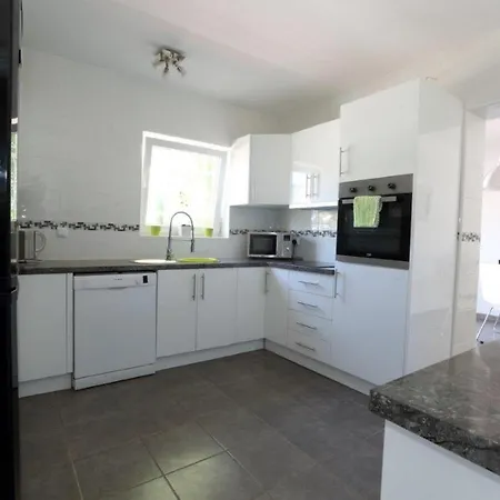 Delightful 5 Bed In Fuengirola Costa Del Sol ヴィラ *