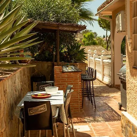 Delightful 5 Bed In Fuengirola Costa Del Sol 别墅