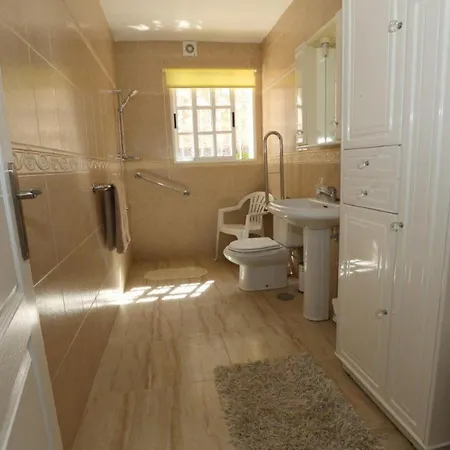 Delightful 5 Bed In Fuengirola Costa Del Sol ヴィラ *